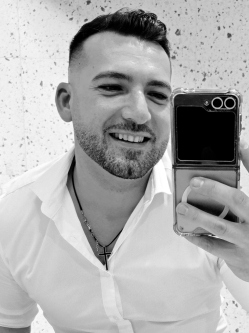 Renato, 41 �ves t�rskeres� f�rfi, Sopron