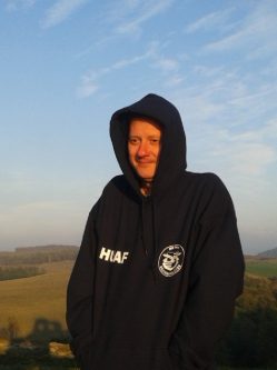 Roli, 51 �ves t�rskeres� f�rfi, Tasz�r