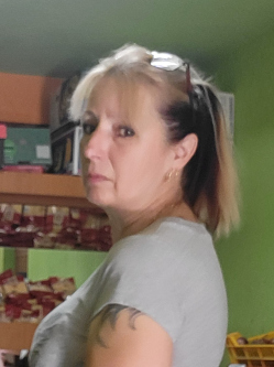 Csilla, 57 �ves t�rskeres� n�, Kisn�medi