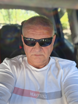 Gyula, 56 �ves t�rskeres� f�rfi, Kisv�rda