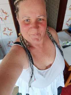 Eliza, 41 �ves t�rskeres� n�, J�noshalma