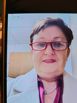 Jazmin, 59 �ves t�rskeres� n�, Baja