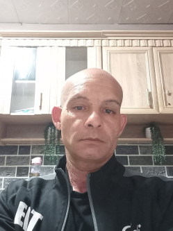 Gergely, 51 �ves t�rskeres� f�rfi, Onga