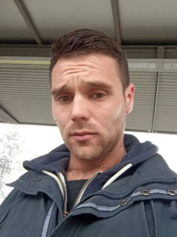 Jancs�, 34 �ves t�rskeres� f�rfi, Kerekegyh�za