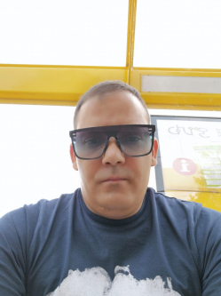Gabor, 42 �ves t�rskeres� f�rfi, Moh�cs