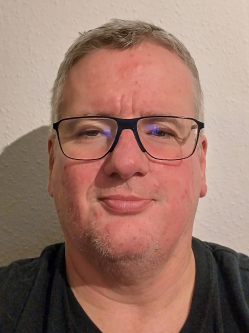 Gabor, 51 �ves egyes�lt kir�lys�gi t�rskeres� f�rfi