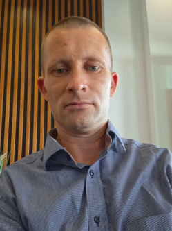 R�bert, 35 �ves t�rskeres� f�rfi, Moh�cs