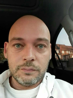 Andras, 48 �ves t�rskeres� f�rfi, B�k�s