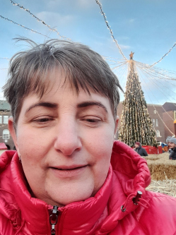 Andi, 55 �ves t�rskeres� n�, Gyula