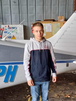 Imre, 24 �ves t�rskeres� f�rfi, �cstesz�r