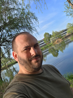 J�nos, 40 �ves t�rskeres� f�rfi, Tiszak�cske