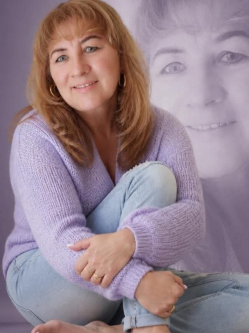 Vica, 60 �ves t�rskeres� n�, Koz�rmisleny