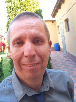 Zoli, 48 �ves t�rskeres� f�rfi, Darn�zseli