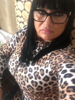 Marcsi, 60 �ves t�rskeres� n�, P�pa