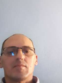 Zsolt, 51 �ves t�rskeres� f�rfi, Polg�r