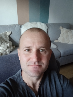 L�szl�, 40 �ves t�rskeres� f�rfi, B�k�scsaba