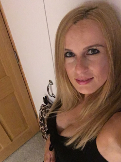 Kinga, 42 �ves t�rskeres� n�, Cambridgeshire, Peterborought bele�rtve