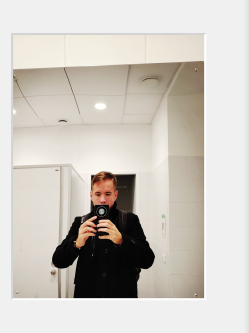 D�niel, 31 �ves t�rskeres� f�rfi, Mak�