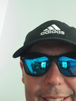 L�r�nt, 47 �ves t�rskeres� f�rfi, J�szber�ny