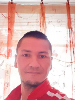 P�ter, 40 �ves t�rskeres� f�rfi, Esztergom