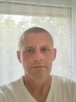 Vili, 58 �ves t�rskeres� f�rfi, Gy�r