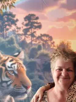 M�nika, 53 �ves t�rskeres� n�, Hidas