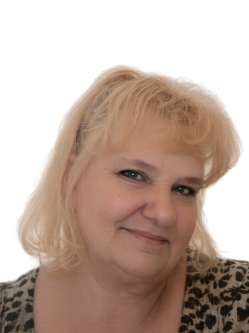 Erzs�bet, 69 �ves t�rskeres� n�, Sz�kesfeh�rv�r