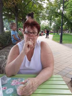 Kata, 63 �ves t�rskeres� n�, Szolnok