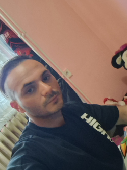 Imre, 30 �ves tiszateny�i t�rskeres� f�rfi
