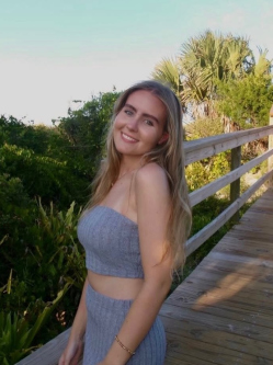 Petra, 35 �ves t�rskeres� n�, Budakeszi