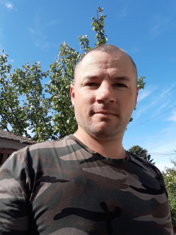 Roland, 41 �ves t�rskeres� f�rfi, Als�het�ny