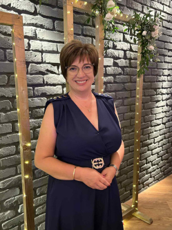 Jutka, 52 �ves t�rskeres� n�, M�r