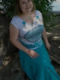 Lili�na, 32 �ves t�rskeres� n�, Budapest