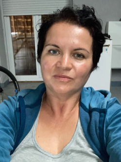 Kriszta, 46 �ves t�rskeres� n�, K�rmend