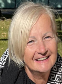 Gy�rgyi, 63 �ves t�rskeres� n�, Ajka
