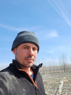 Zsolt, 37 �ves t�rskeres� f�rfi, J�szf�nyszaru