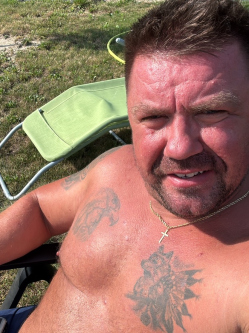 Karoly, 40 �ves t�rskeres� f�rfi, Balatonalm�di