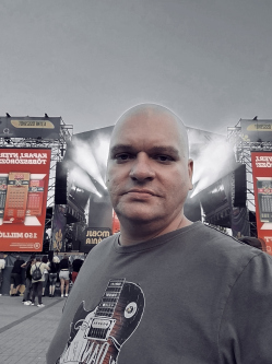 Ronald, 38 �ves t�rskeres� f�rfi, S�toralja�jhely