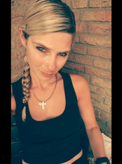 Dorina, 22 �ves t�rskeres� n�, P�cs