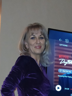 Ildik�, 53 �ves t�rskeres� n�, Tura