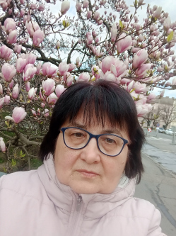 Anik�, 60 �ves t�rskeres� n�, Mak�