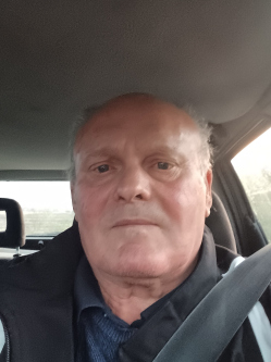 Imi, 68 �ves t�rskeres� f�rfi, B�rsonyos