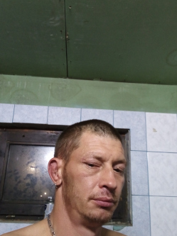 P�l, 38 �ves t�rskeres� f�rfi, Tatab�nya