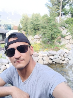 Tibor, 32 �ves t�rskeres� f�rfi, Kapoly