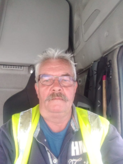 Tibi, 69 �ves t�rskeres� f�rfi, Als�n�medi