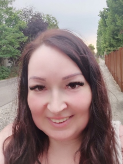 Anik�, 45 �ves t�rskeres� n�, D�ms�d