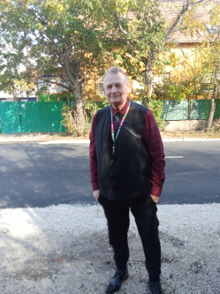 Tibor, 62 �ves t�rskeres� f�rfi, Mez�t�r