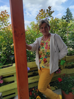Eszter, 63 �ves t�rskeres� n�, Csongr�d