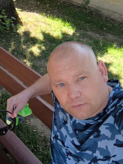 Attila, 39 �ves t�rskeres� f�rfi, Fegyvernek
