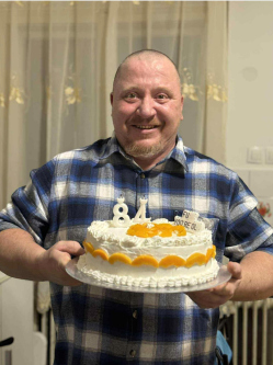 J�nos, 48 �ves t�rskeres� f�rfi, Nick